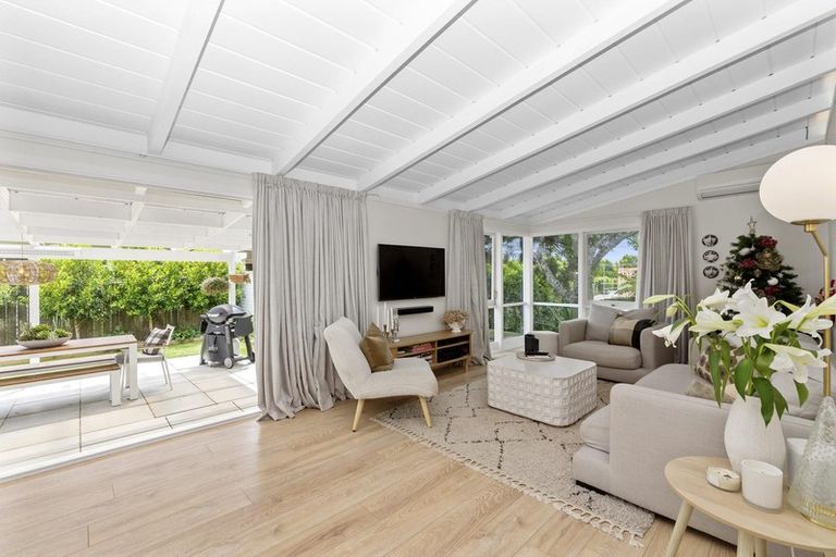 Photo of property in 64 Tiroroa Avenue, Te Atatu South, Auckland, 0610