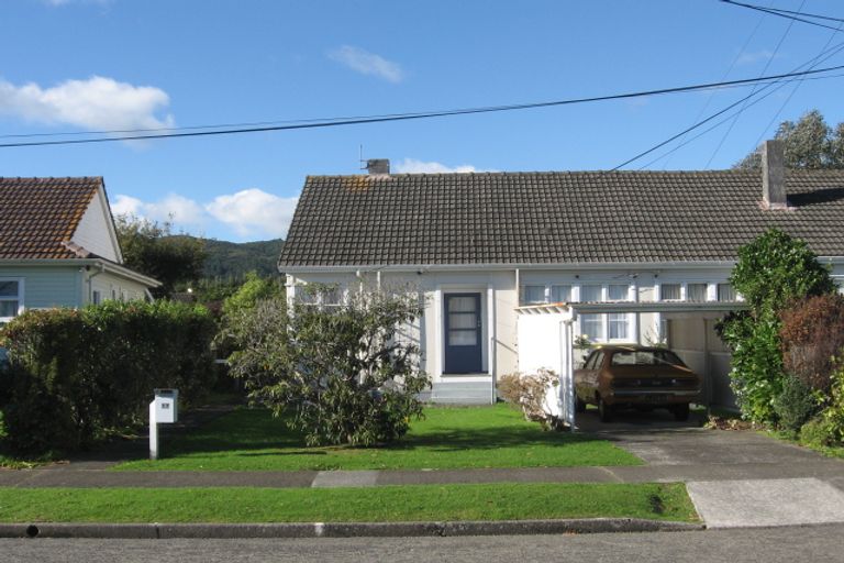 Photo of property in 17 Benge Crescent, Naenae, Lower Hutt, 5011