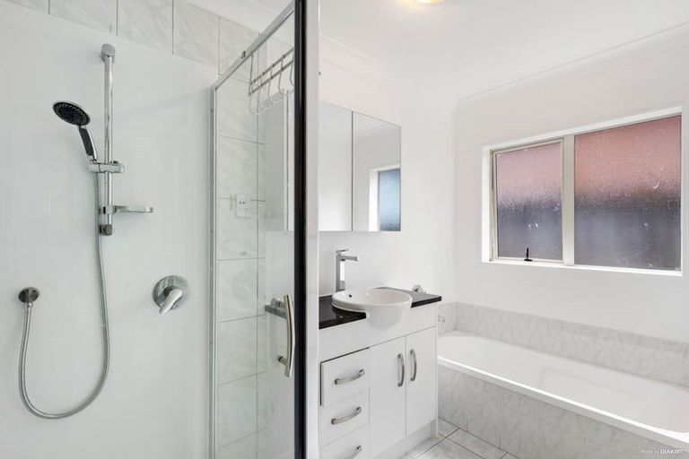 Photo of property in 4 Mckittrick Avenue, Flat Bush, Auckland, 2019