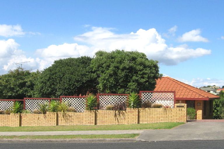 Photo of property in 33 Westpark Drive, West Harbour, Auckland, 0618