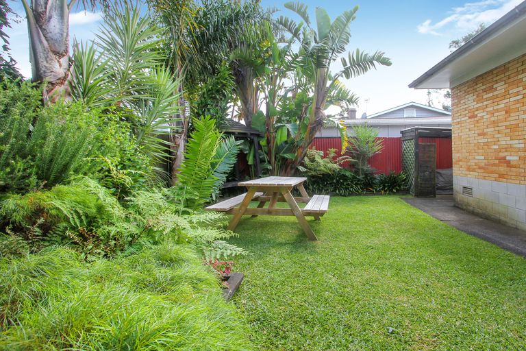 Photo of property in 1b Karaka Street, New Lynn, Auckland, 0600