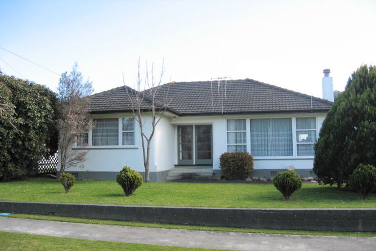 Photo of property in 17 Bowen Street, Levin, 5510