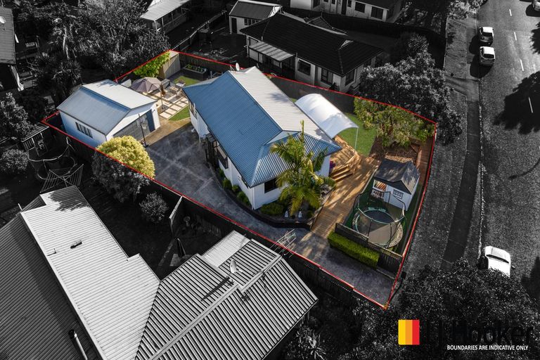 Photo of property in 18 Hadley Wood Drive, Wattle Downs, Auckland, 2103