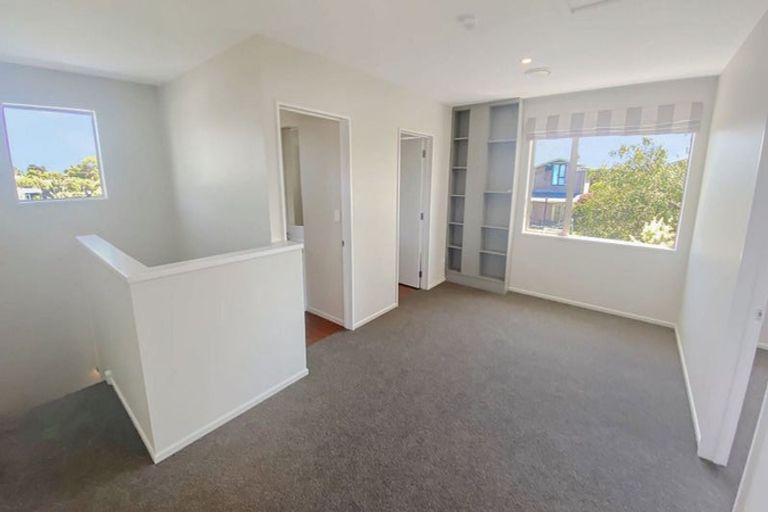 Photo of property in 84 Bowhill Road, New Brighton, Christchurch, 8083