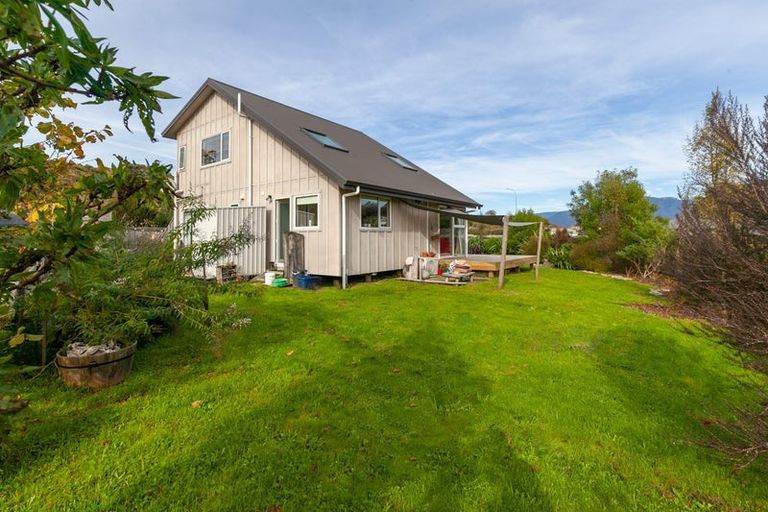 Photo of property in 2 Toiora Place, Takaka, 7110