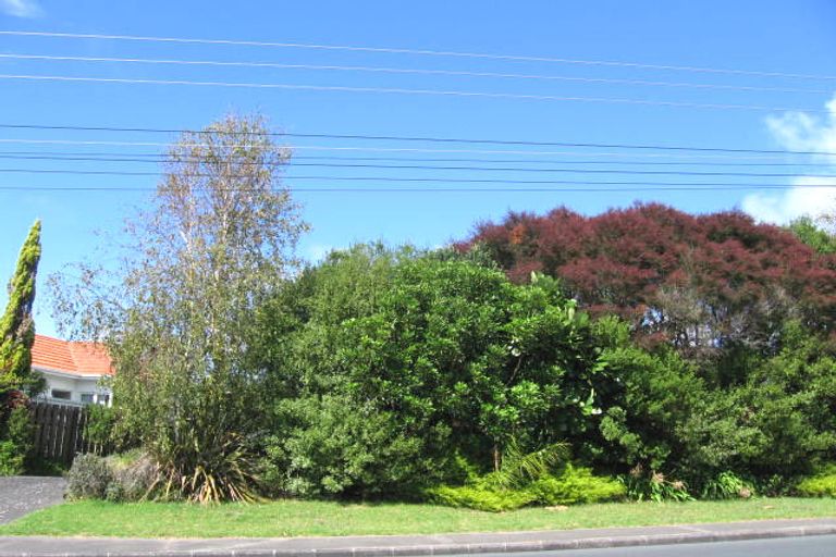 Photo of property in 2/855 Beach Road, Waiake, Auckland, 0630