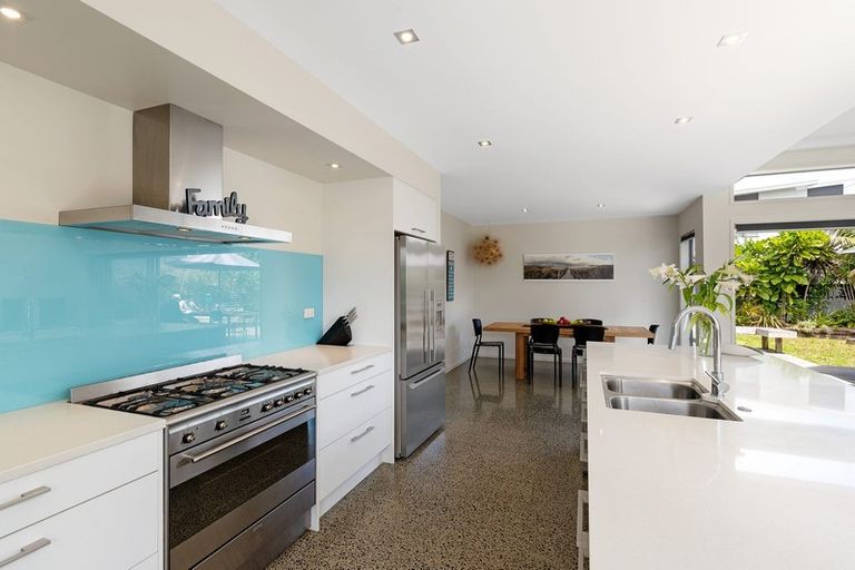 Photo of property in 8 Te Mauri Place, Omaha, 0986