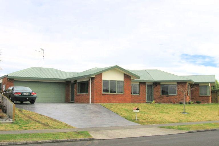 Photo of property in 27 Waiwherowhero Drive, St Andrews, Hamilton, 3200