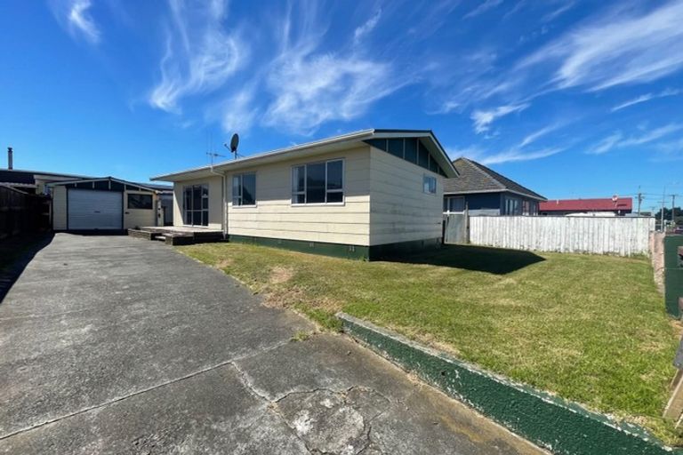 Photo of property in 39 Tongariro Street, Castlecliff, Whanganui, 4501