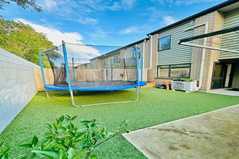 Photo of property in 8 Pangu Way, Mangere, Auckland, 2022