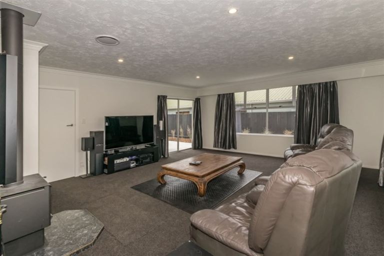 Photo of property in 8 Tracy Place, Redwood, Christchurch, 8051
