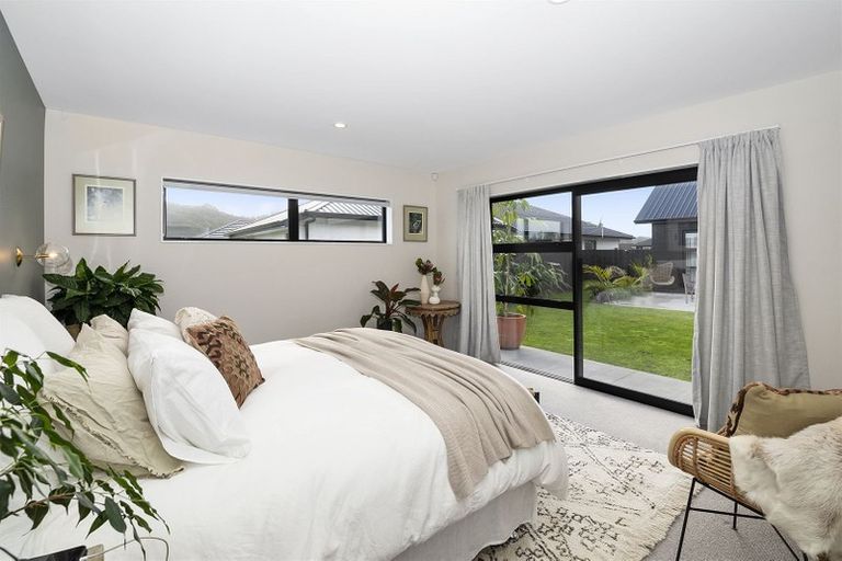 Photo of property in 2 Len Ireland Drive, Kumeu, 0810