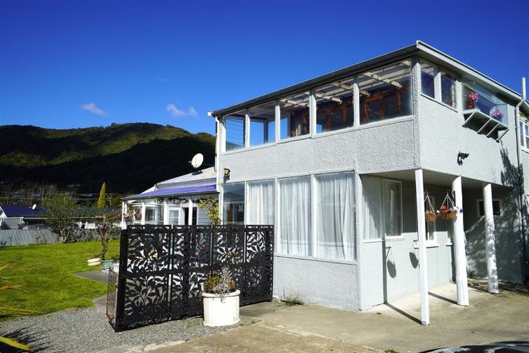 Photo of property in 6 Durham Street, Picton, 7220