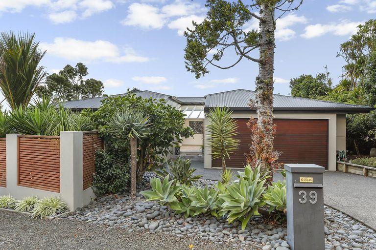 Photo of property in 39 Tawini Road, Titirangi, Auckland, 0604