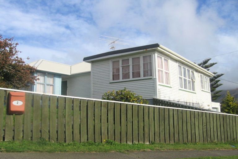 Photo of property in 2 Mexted Crescent, Ranui, Porirua, 5024