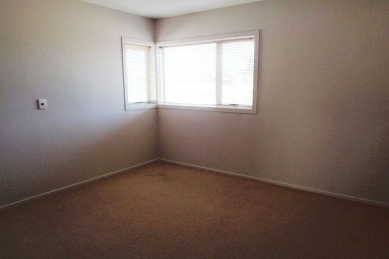 Photo of property in 8/103 Swanson Road, Henderson, Auckland, 0610