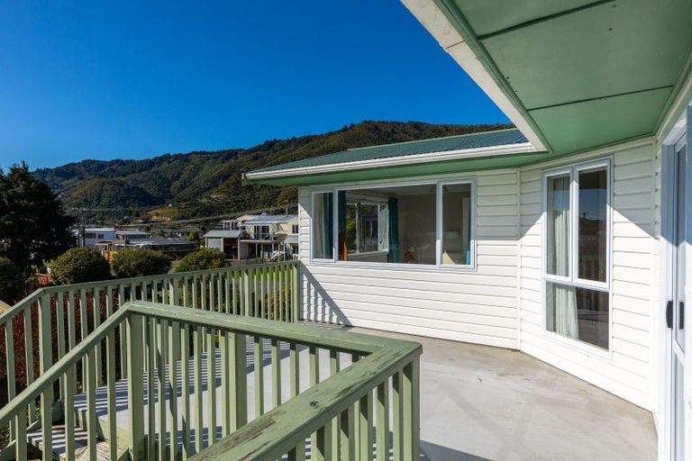 Photo of property in 48 Beach Road, Waikawa, Picton, 7220