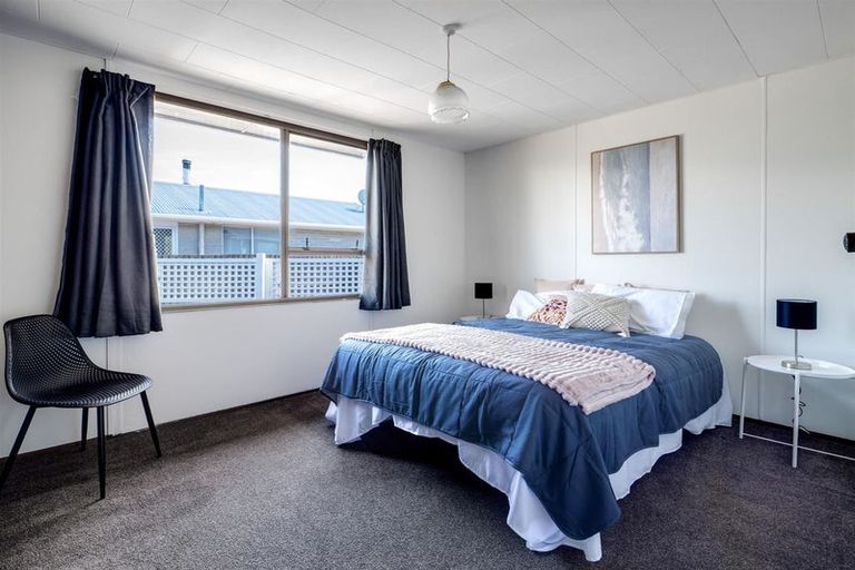 Photo of property in 8a Queenspark Drive, Parklands, Christchurch, 8083