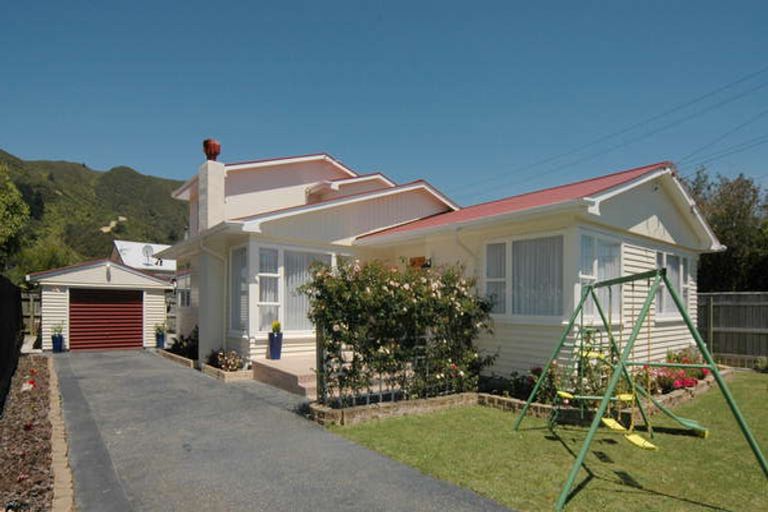 Photo of property in 124 Waiwhetu Road, Waterloo, Lower Hutt, 5011