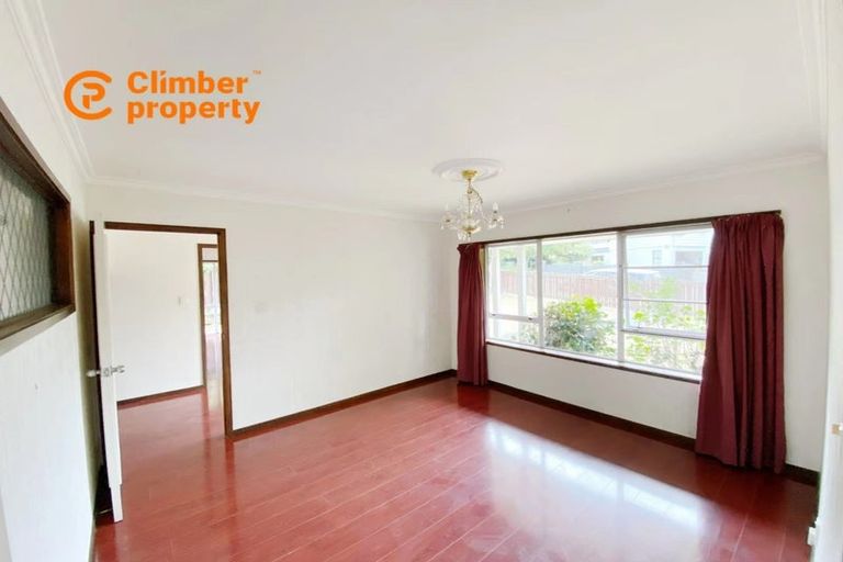 Photo of property in 11 Ravenstone Place, Chatswood, Auckland, 0626