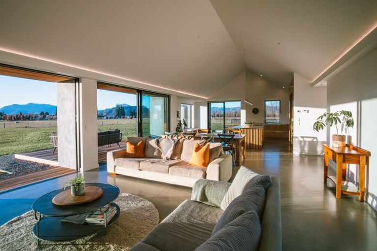 Photo of property in 10 Little Orchard Way, Wanaka, 9382