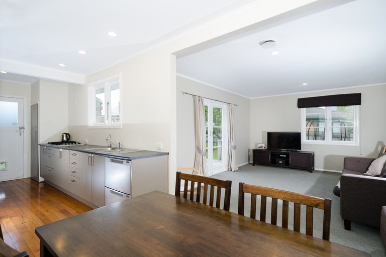 Photo of property in 38 Amberley Avenue, Te Atatu South, Auckland, 0610
