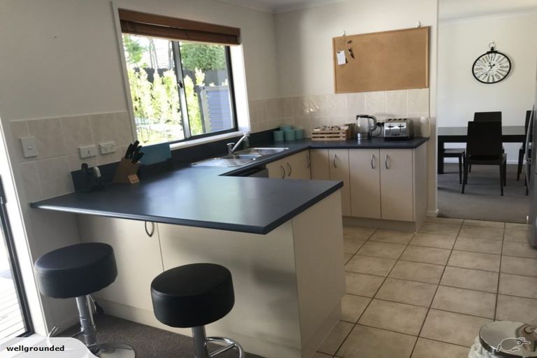 Photo of property in 60 Roberta Crescent, Orewa, 0931