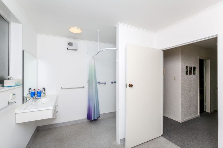 Photo of property in 28 Vancouver Place, Marfell, New Plymouth, 4310