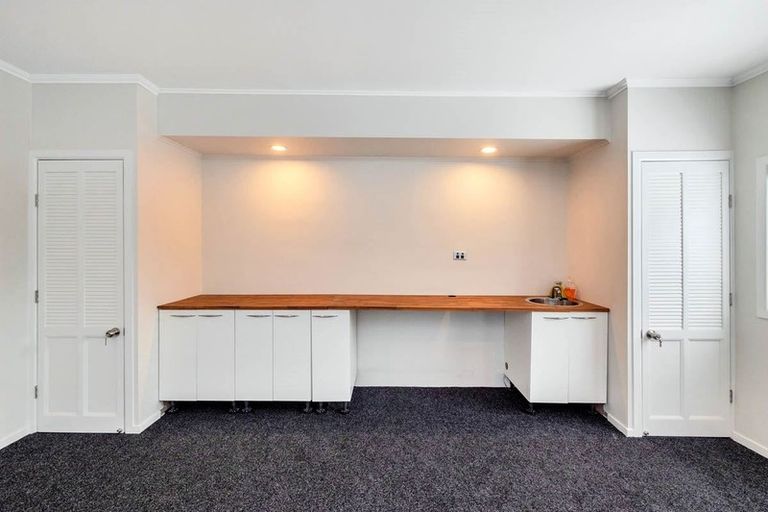 Photo of property in 52 Roberts Road, Te Atatu South, Auckland, 0610