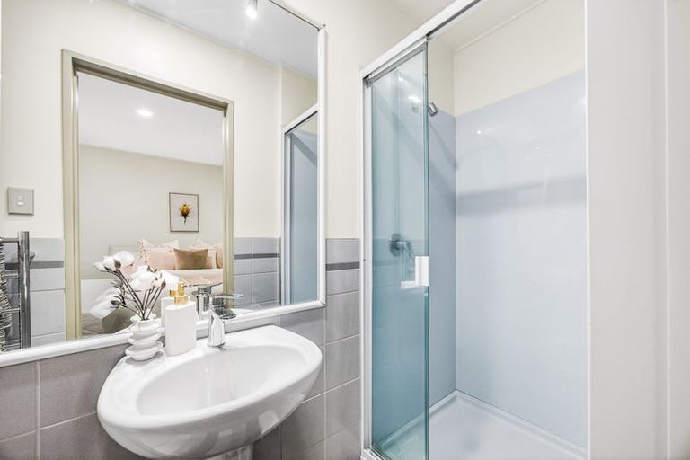 Photo of property in 1/70b Carlisle Road, Browns Bay, Auckland, 0632