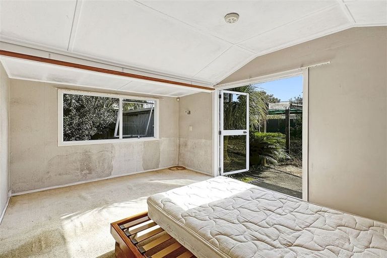 Photo of property in 1/3 Clarks Beach Road, Clarks Beach, 2122