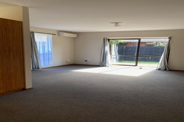 Photo of property in 2/7 Clipston Place, Halswell, Christchurch, 8025