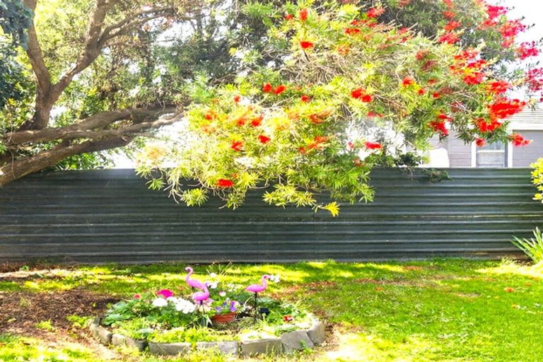 Photo of property in 2 Tawhiti Road, Hawera, 4610