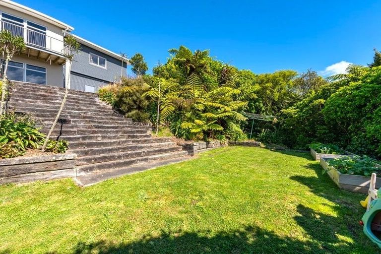 Photo of property in 9 Caughley Grove, Karori, Wellington, 6012