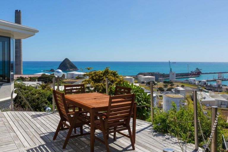 Photo of property in 27 Findlay Street, Moturoa, New Plymouth, 4310