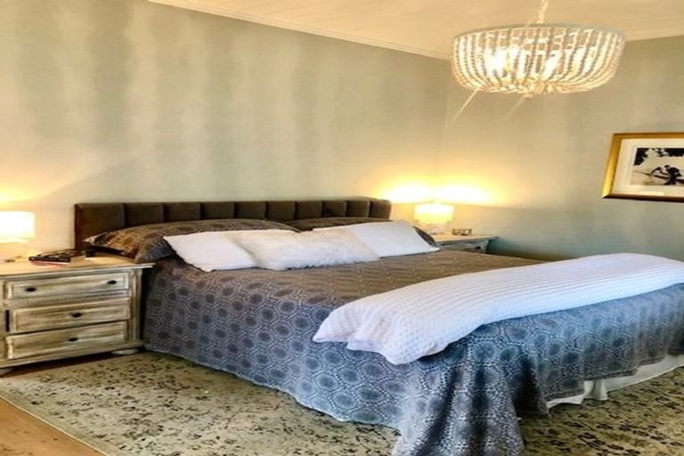 Photo of property in 11 Ocean View Road, Milford, Auckland, 0620