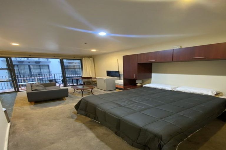 Photo of property in Atrium Towers, 4h/154 The Terrace, Wellington Central, Wellington, 6011