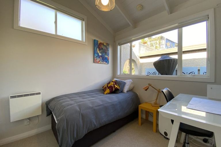 Photo of property in 49b Shanaway Rise, Hillcrest, Auckland, 0627