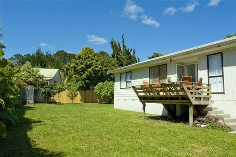 Photo of property in 19 Benita Place, Sunnyvale, Auckland, 0612