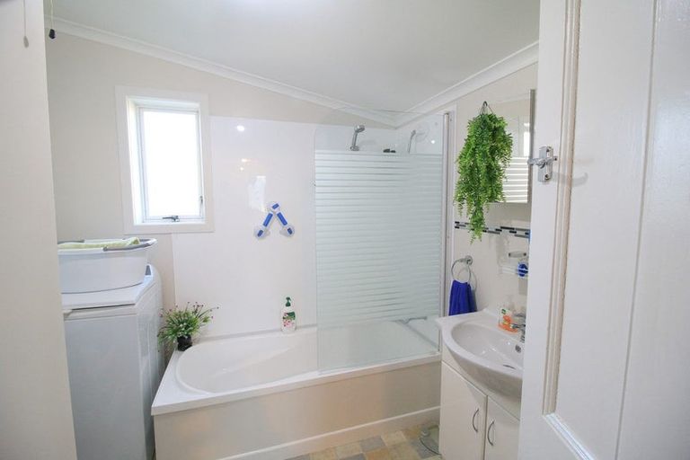 Photo of property in 36 Mcdougall Street, Bluff, 9814