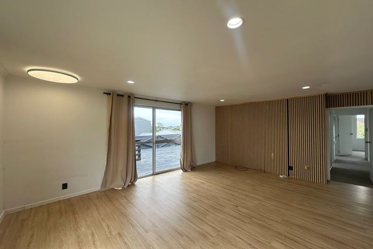 Photo of property in 45 Hobsonville Road, West Harbour, Auckland, 0618