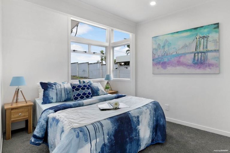 Photo of property in 1/111 Arran Road, Browns Bay, Auckland, 0630