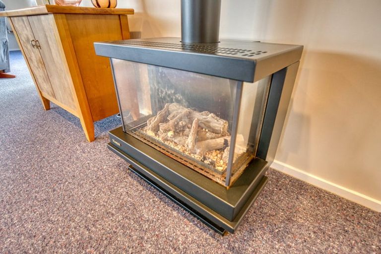 Photo of property in 9 Ranui Place, Moana, 7872