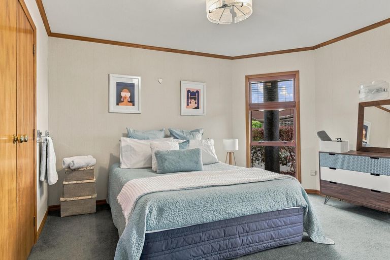 Photo of property in 12 Clare Street, Cambridge, 3434