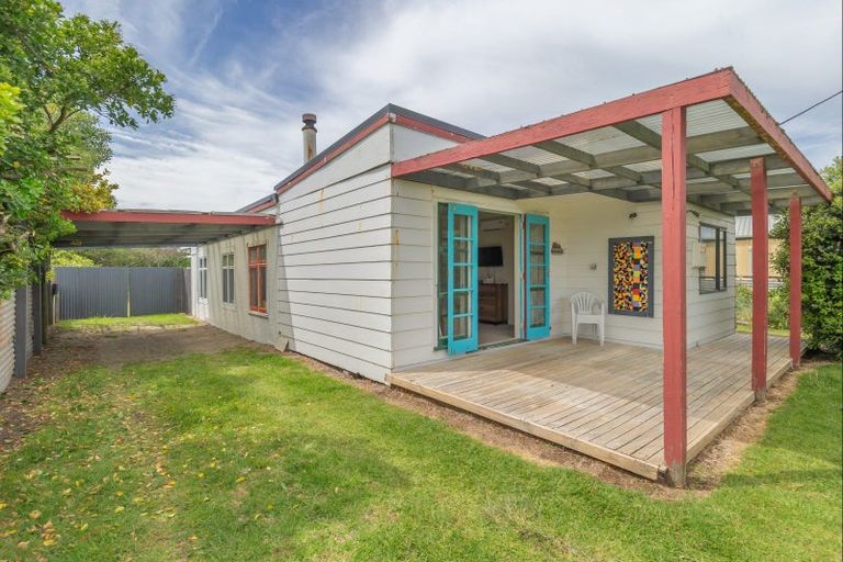 Photo of property in 15 Rangitane Street, Himatangi Beach, Foxton, 4891