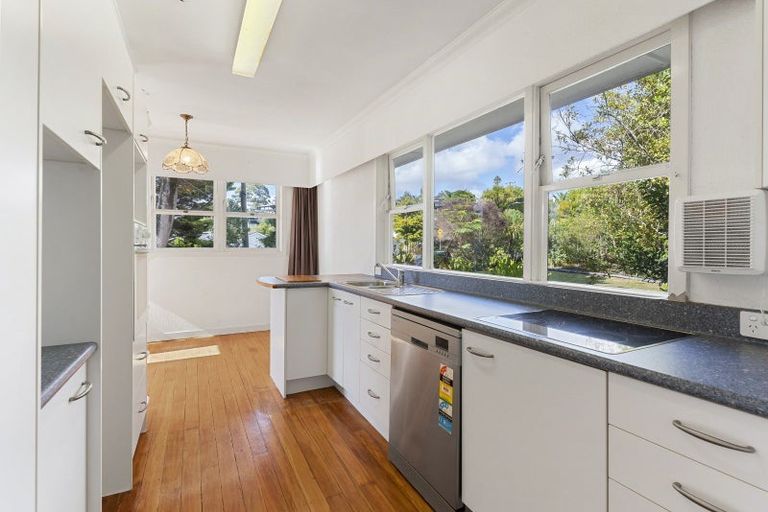 Photo of property in 83 Matipo Road, Mairangi Bay, Auckland, 0630