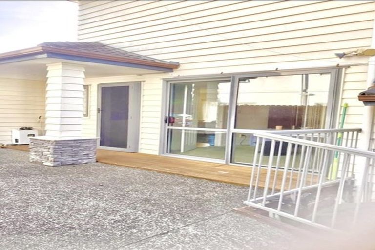 Photo of property in 15 Ballyward Close, East Tamaki, Auckland, 2013