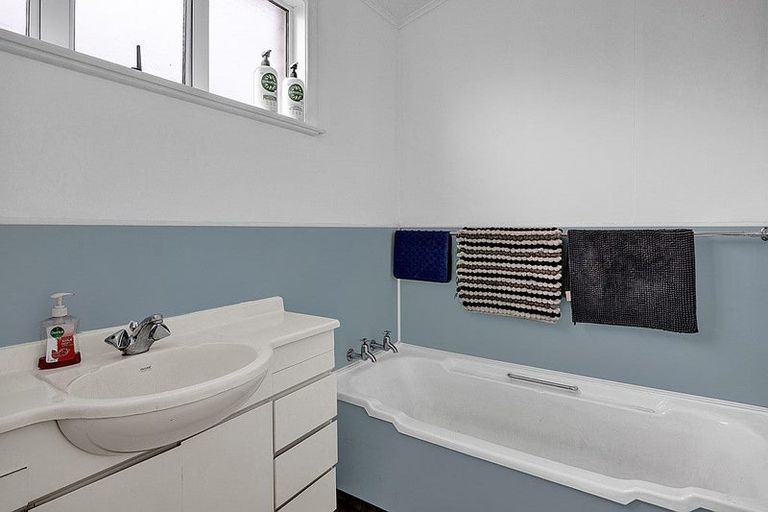 Photo of property in 6 Climie Crescent, Hawera, 4610