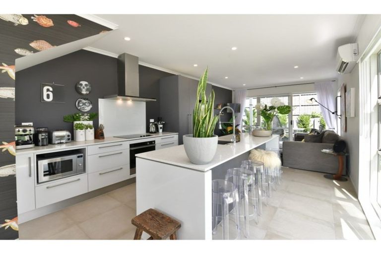 Photo of property in 2 Couldrey Crescent, Red Beach, 0932