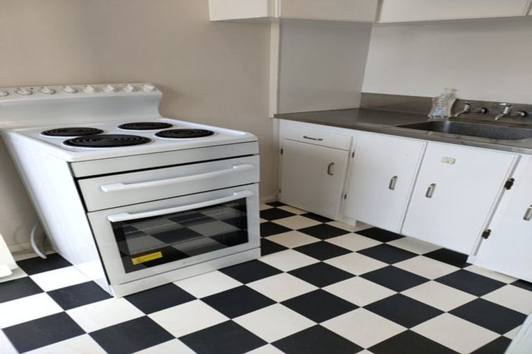 Photo of property in 8 Rolleston Street, Hokowhitu, Palmerston North, 4410